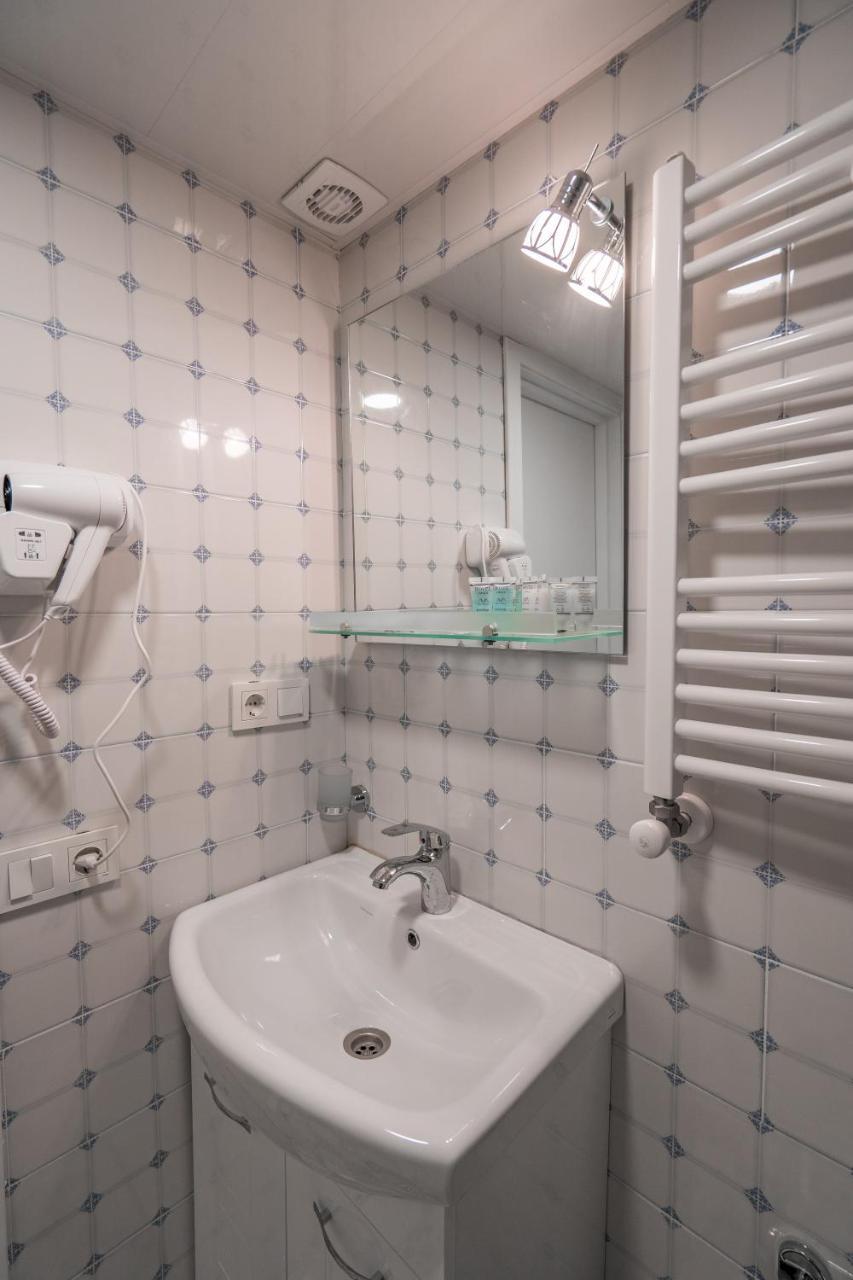 Mini Hotel On Aghmashenebeli Ave Tbilisi Eksteriør billede